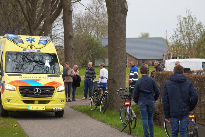 E-bikester en bestelbus met elkaar in botsing