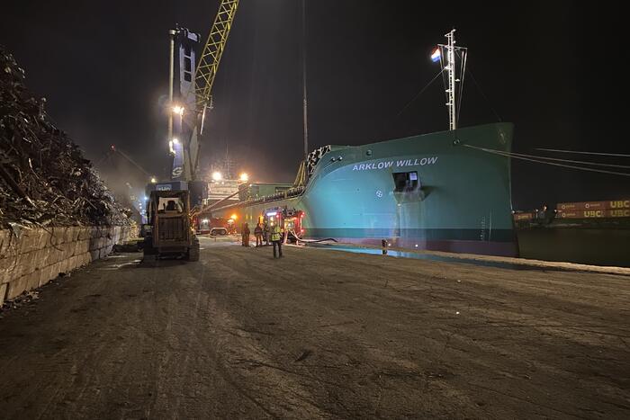 Schroot vat vlam in ruim van schip