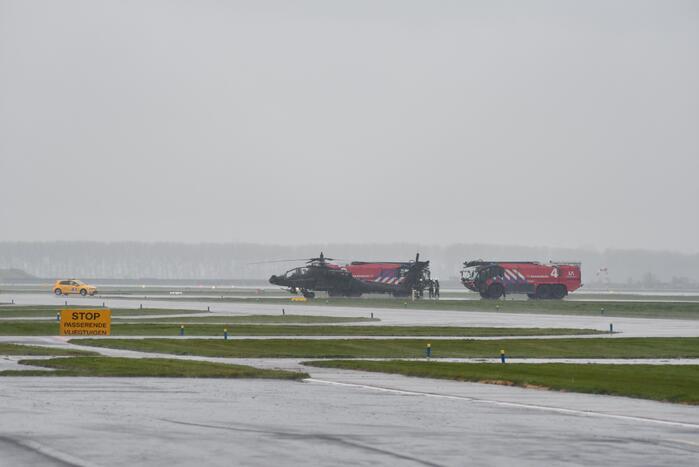 Apache-helikopter geland na noodsituatie