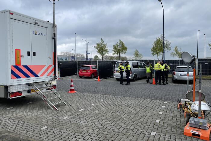 Grote politiecontrole op parkeerplaats