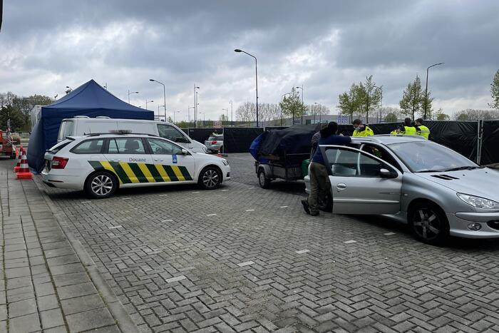 Grote politiecontrole op parkeerplaats