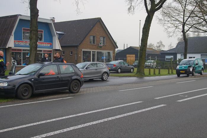 Gewonde en veel schade bij kop-staart botsing