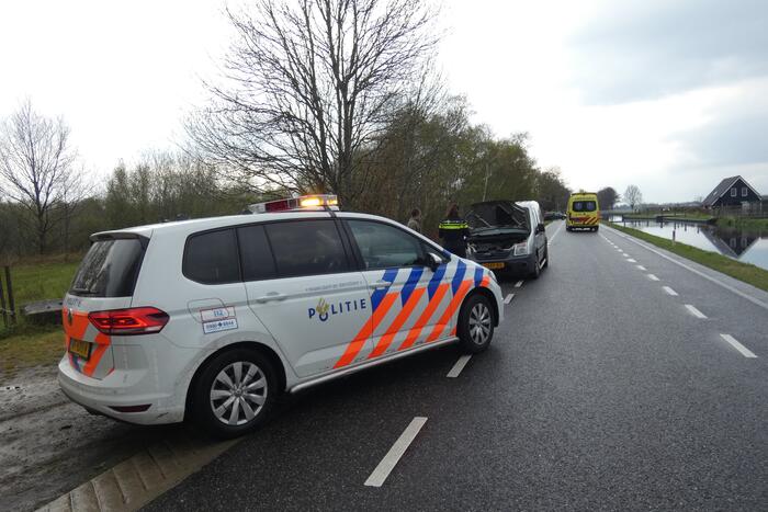 Veel schade bij botsing tussen auto en bestelbus