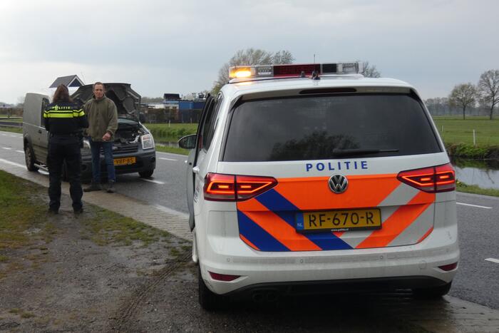 Veel schade bij botsing tussen auto en bestelbus