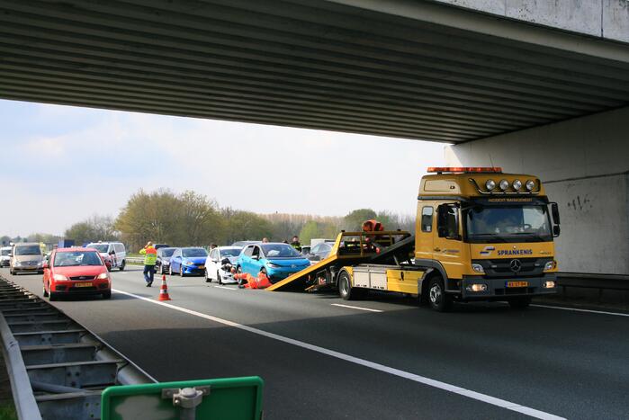 Snelweg afgesloten na verkeersongeval met meerdere voertuigen