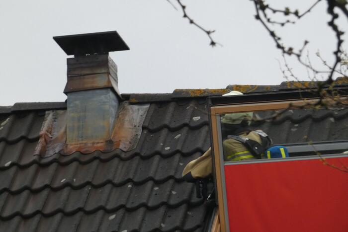 Brand in schoorsteen van woning