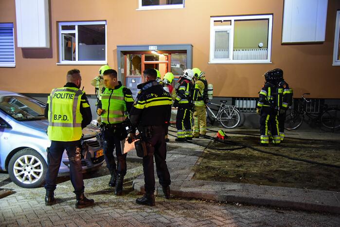 Brand in portiekflat na ontploffing