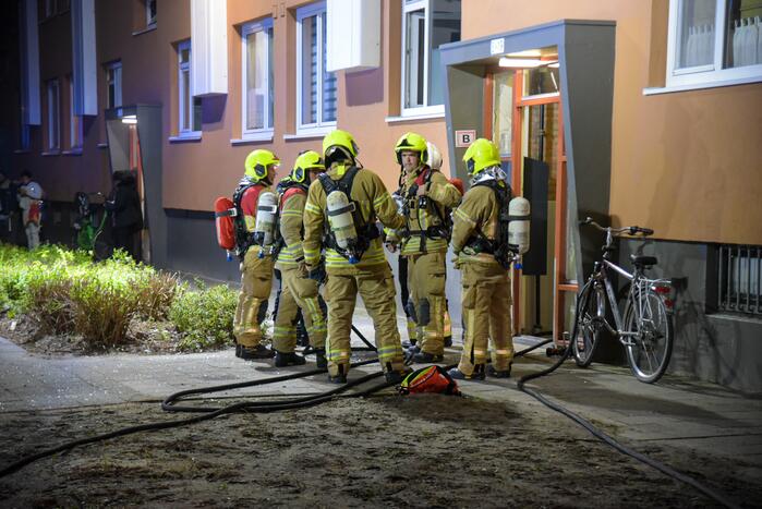 Brand in portiekflat na ontploffing
