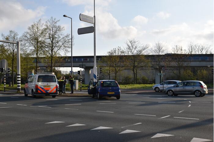 Auto klapt vol op ANWB paal en is total-loss