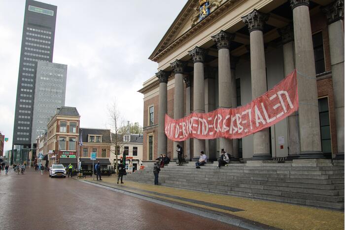 Demonstratie voor gerechtsgebouw