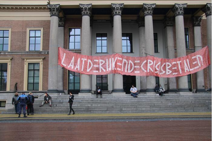 Demonstratie voor gerechtsgebouw