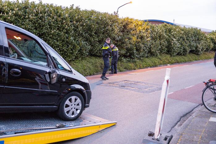 Auto vliegt uit de bocht op bedrijventerrein Zuidwenk