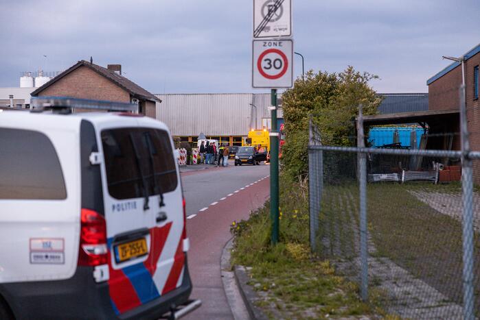 Auto vliegt uit de bocht op bedrijventerrein Zuidwenk