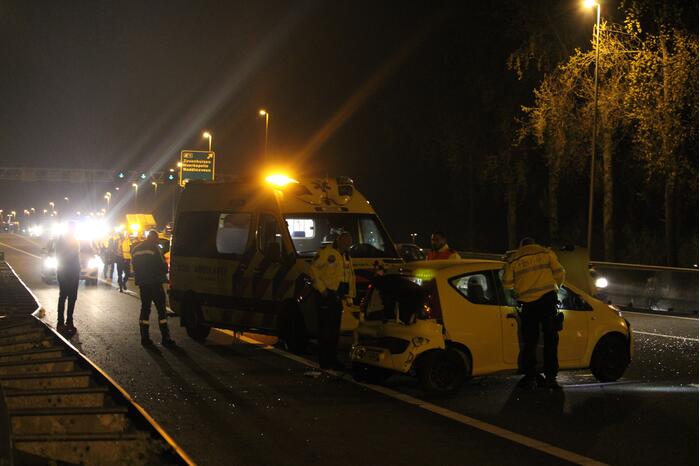 Bestuurder verliest macht over stuur