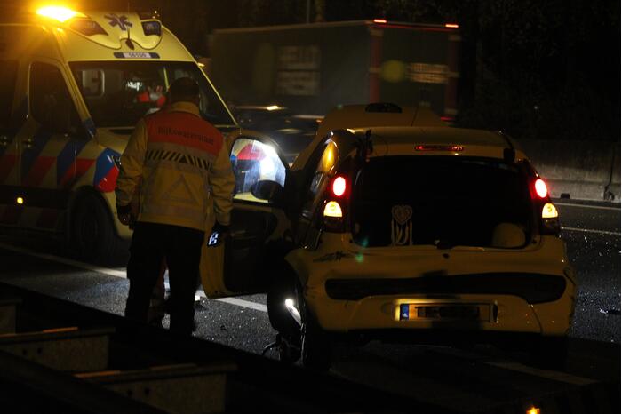 Bestuurder verliest macht over stuur