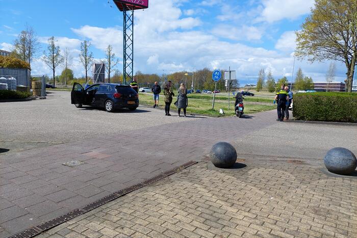 Scooterrijder gewond bij botsing met auto