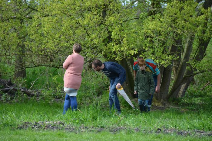 #Leeuwarden Brandweer helpt met bevrijden van kind Dotingastate Leeuwarden.