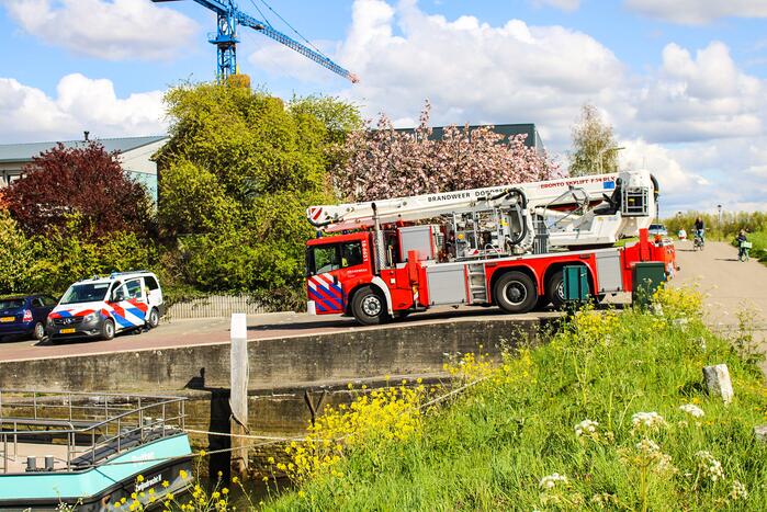 Brand in schoorsteen van woning bij haven