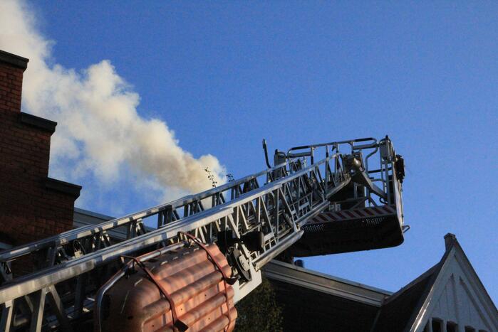 Schoorsteenbrand snel onder controle