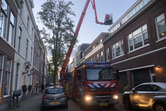 Grote brand in schoorsteen van woning