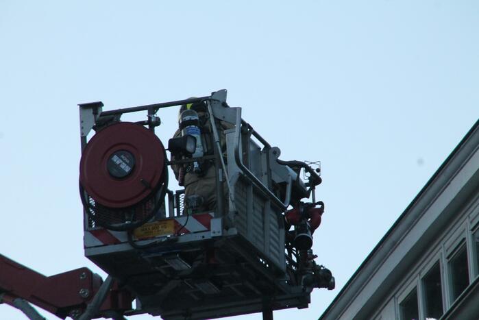 Grote brand in schoorsteen van woning