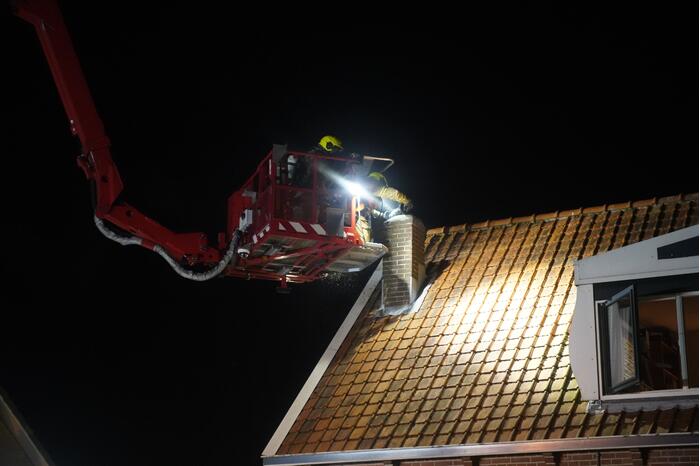 Schoorsteenbrand snel onder controle