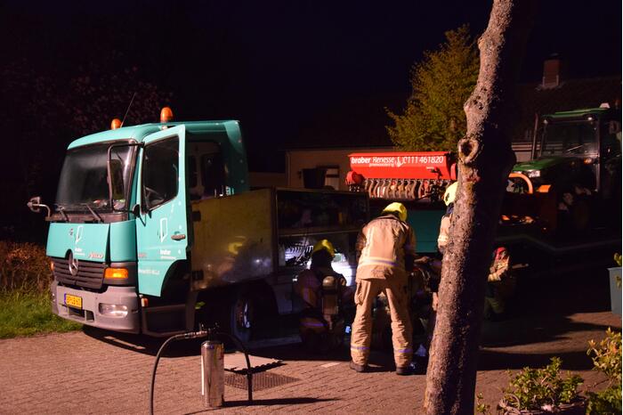 Vrachtwagen vliegt in brand