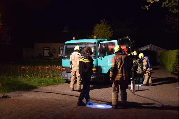 Vrachtwagen vliegt in brand