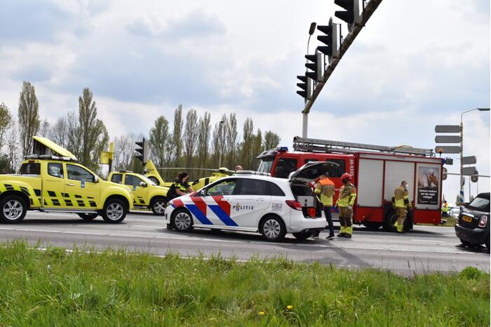 Automobilist botst achter op motorfiets knooppunt Hooipolder