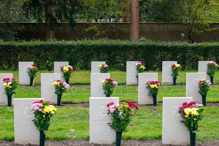 Bloemlegging Sovjet Ereveld