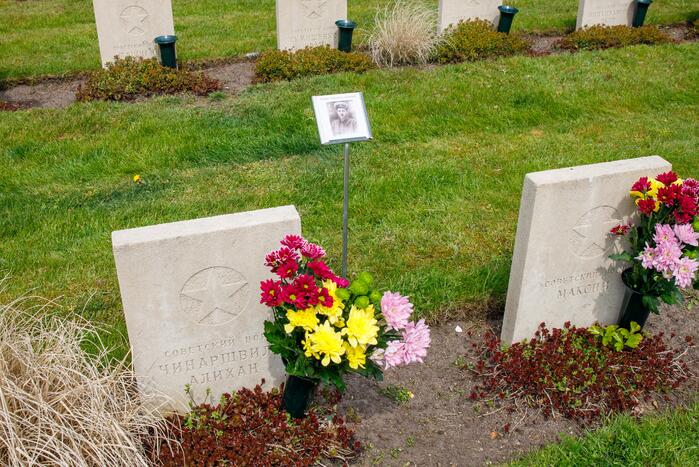 Bloemlegging Sovjet Ereveld