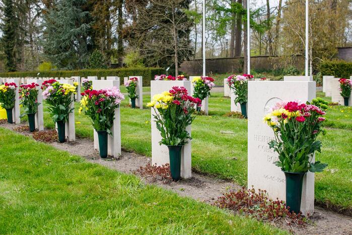 Bloemlegging Sovjet Ereveld