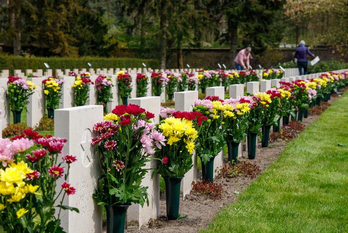 Bloemlegging Sovjet Ereveld