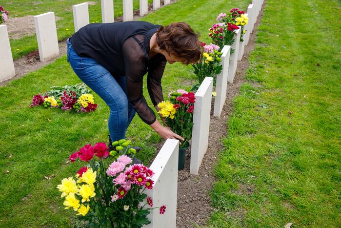 Bloemlegging Sovjet Ereveld