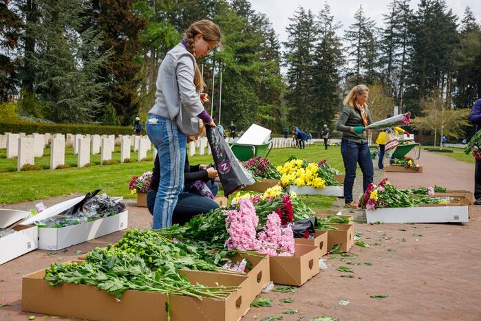 Bloemlegging Sovjet Ereveld