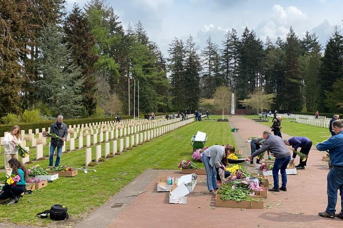 Bloemlegging Sovjet Ereveld