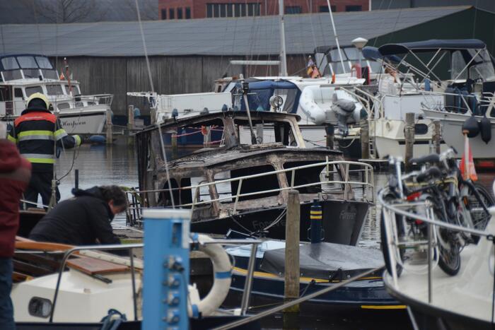 Bewoners van boot gewond door explosie
