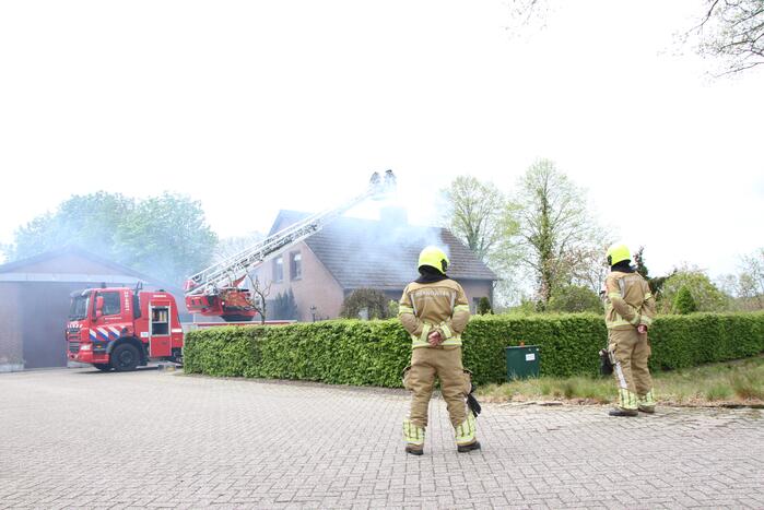 #Weert Forse rookontwikkeling bij schoorsteenbrand Bocholterweg Weert.