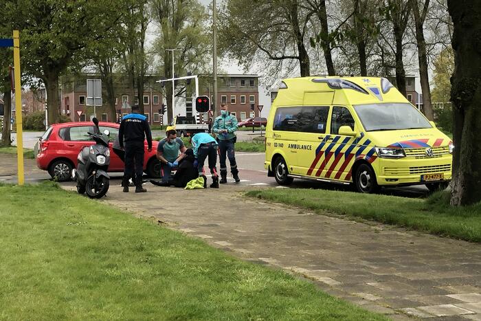 #Leeuwarden Scooterrijder gewond bij aanrijding met auto Wollegaast Leeuwarden.