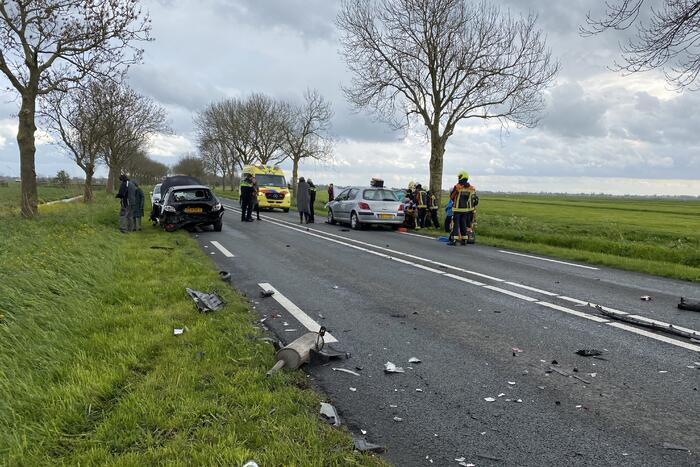 Ravage bij ongeval tussen meerdere voertuigen
