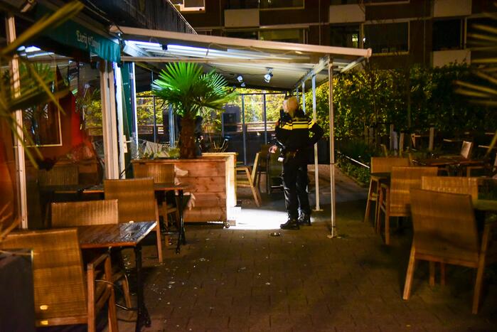 Café zwaar beschadigd door vuurwerkbom