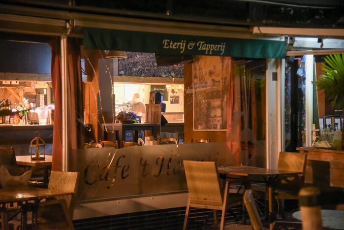 Café zwaar beschadigd door vuurwerkbom