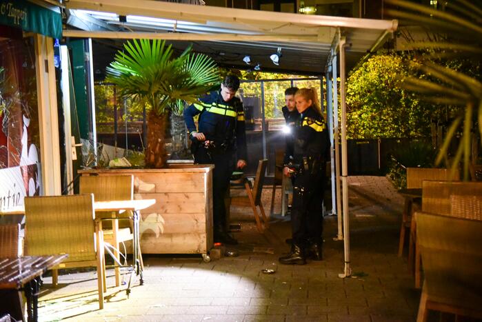 Café zwaar beschadigd door vuurwerkbom