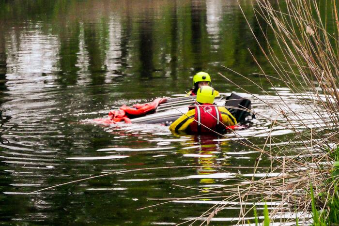 Auto in kanaal gedumpt na woningoverval