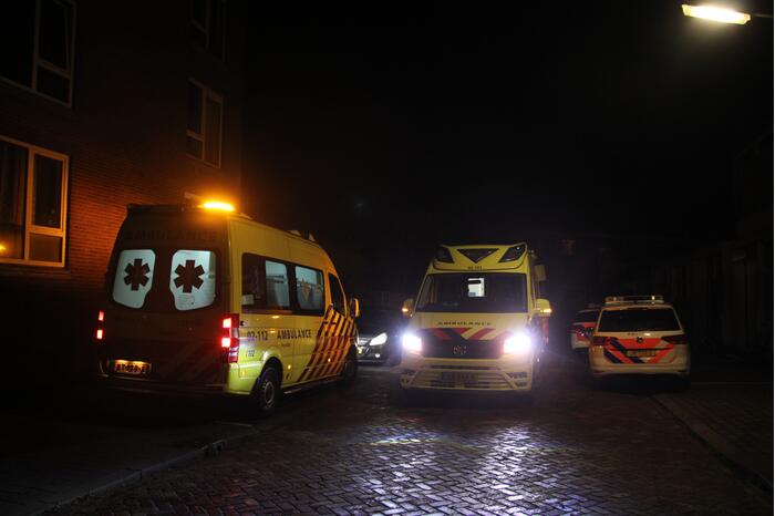 Gewonde bij mogelijk steekpartij in woning