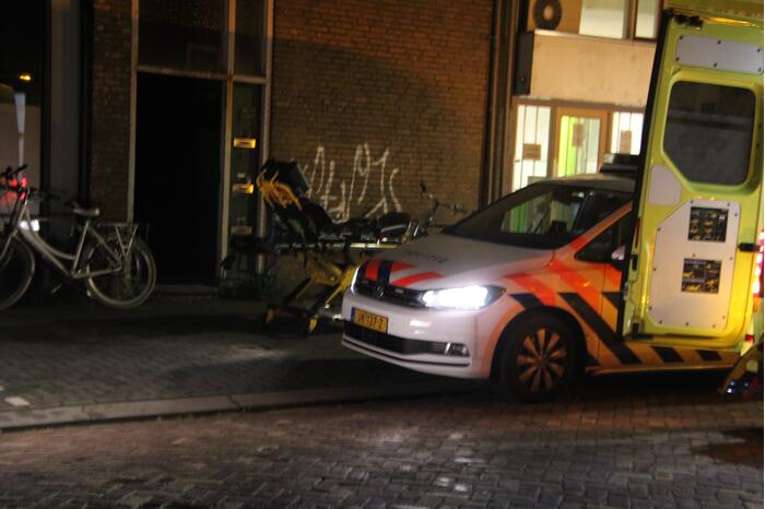 Gewonde bij mogelijk steekpartij in woning