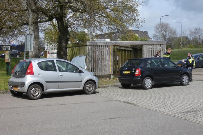 Automobilist raakt gewond bij kop-staartbotsing