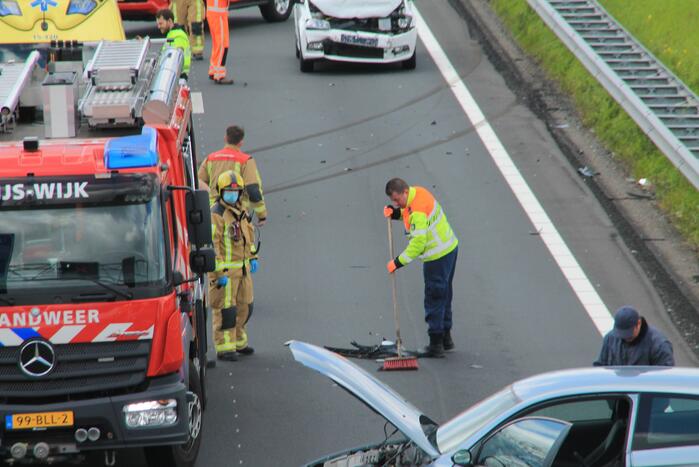 Verkeersopstopping na botsing op snelweg