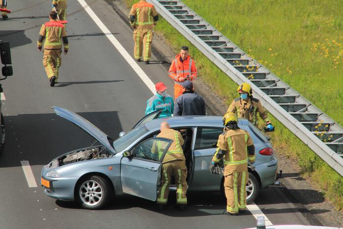 Verkeersopstopping na botsing op snelweg