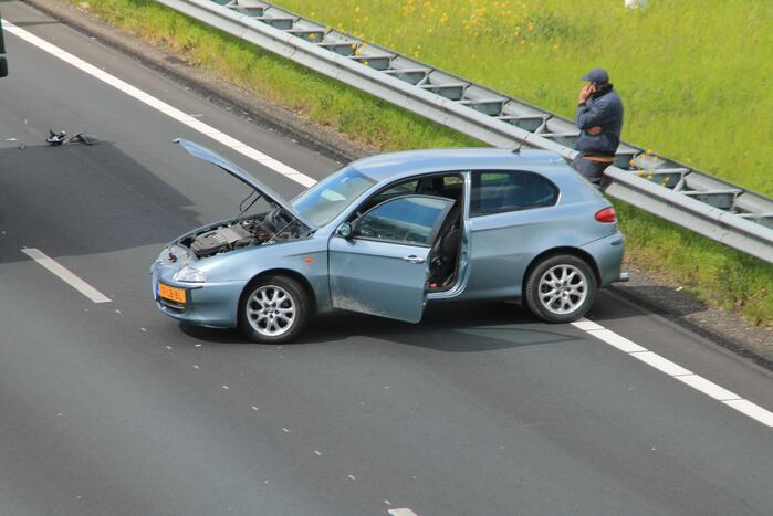 Verkeersopstopping na botsing op snelweg